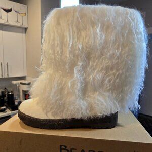 NEW BEARPAW Boetis ll Real White Lamb Fur Wool Lined Boots Womens Size 9 NIB